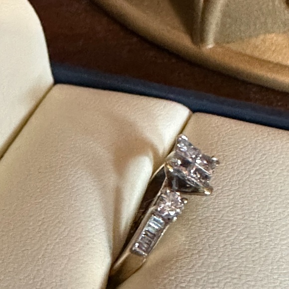 Diamond engagement ring and wedding band - Picture 2 of 5